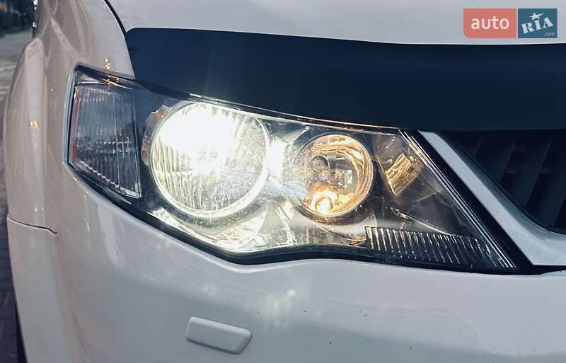 Внедорожник / Кроссовер Mitsubishi Outlander 2010 в Киеве