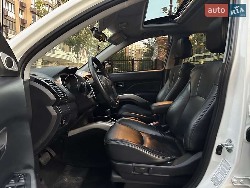 Внедорожник / Кроссовер Mitsubishi Outlander 2010 в Киеве