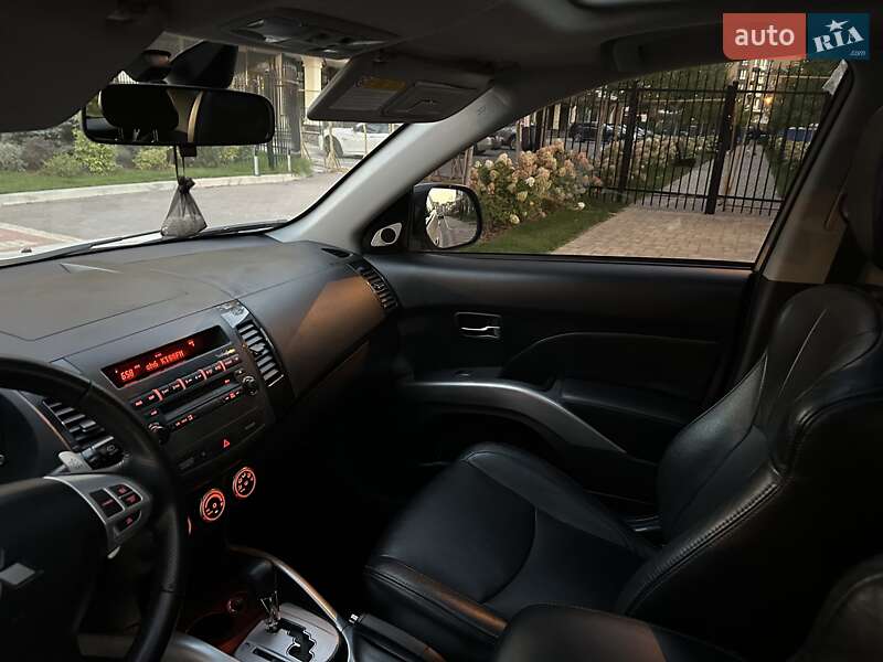 Внедорожник / Кроссовер Mitsubishi Outlander 2010 в Киеве