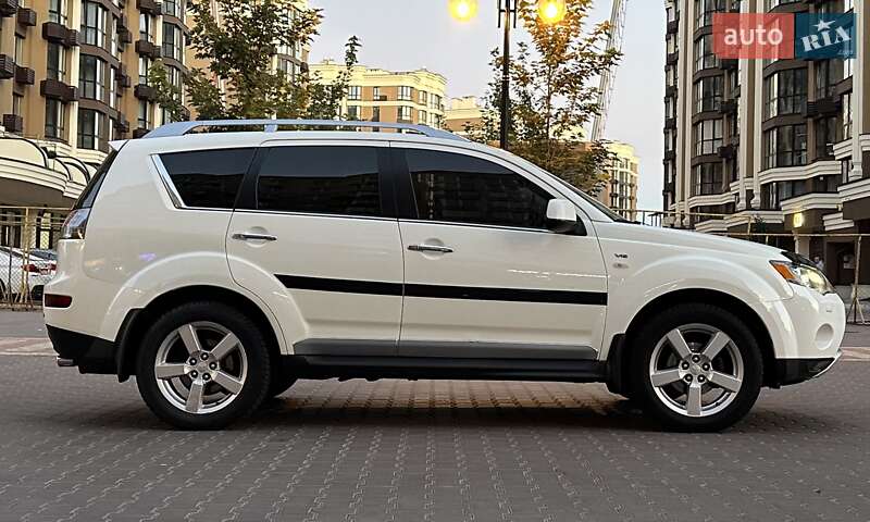 Внедорожник / Кроссовер Mitsubishi Outlander 2010 в Киеве