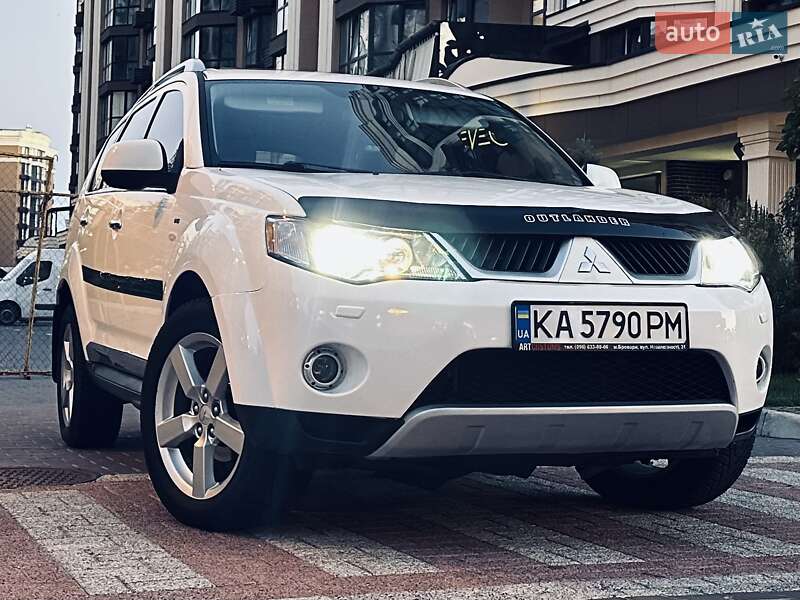 Внедорожник / Кроссовер Mitsubishi Outlander 2010 в Киеве