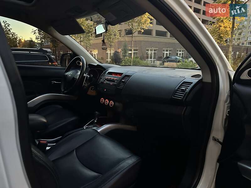 Внедорожник / Кроссовер Mitsubishi Outlander 2010 в Киеве