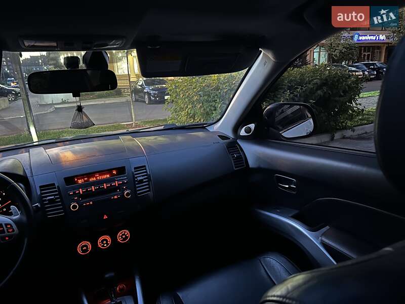 Внедорожник / Кроссовер Mitsubishi Outlander 2010 в Киеве