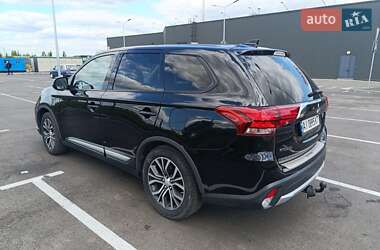 Внедорожник / Кроссовер Mitsubishi Outlander 2017 в 