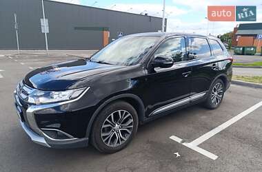 Внедорожник / Кроссовер Mitsubishi Outlander 2017 в 