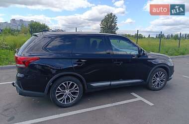 Внедорожник / Кроссовер Mitsubishi Outlander 2017 в 