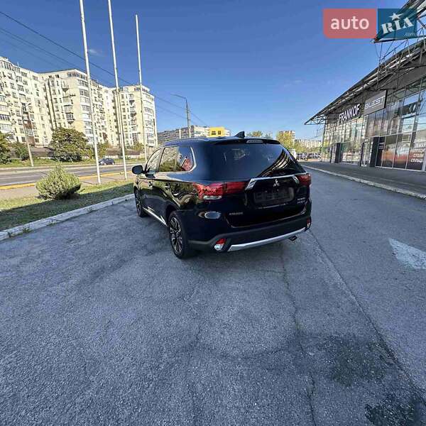 Внедорожник / Кроссовер Mitsubishi Outlander 2018 в Запорожье