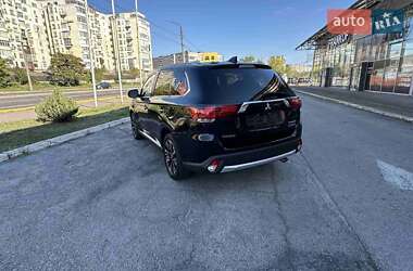 Внедорожник / Кроссовер Mitsubishi Outlander 2018 в 