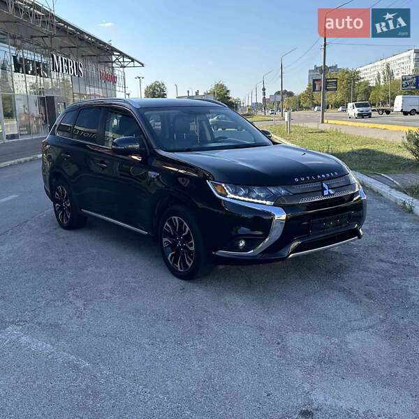 Внедорожник / Кроссовер Mitsubishi Outlander 2018 в Запорожье