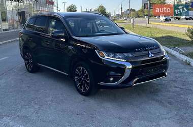 Внедорожник / Кроссовер Mitsubishi Outlander 2018 в 