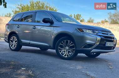 Позашляховик / Кросовер Mitsubishi Outlander 2016 в Кам'янському