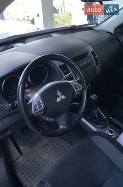Внедорожник / Кроссовер Mitsubishi Outlander 2012 в 