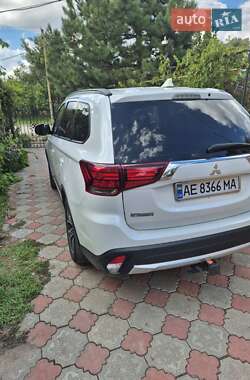 Внедорожник / Кроссовер Mitsubishi Outlander 2015 в 