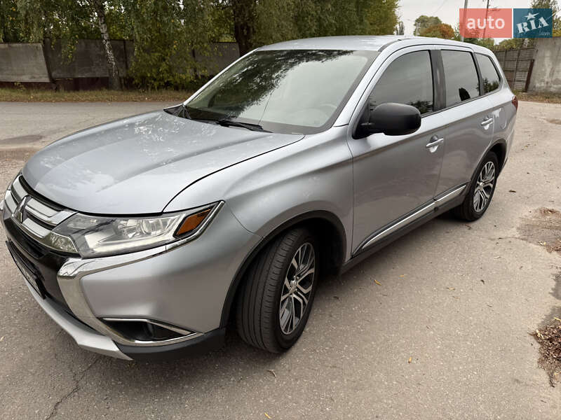 Внедорожник / Кроссовер Mitsubishi Outlander 2017 в Киеве