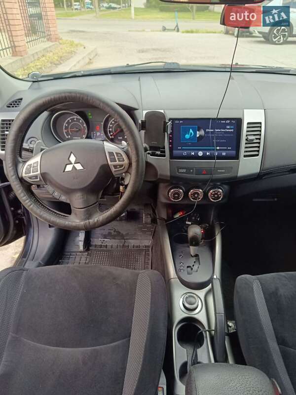 Внедорожник / Кроссовер Mitsubishi Outlander 2011 в Каменском