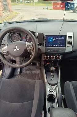Внедорожник / Кроссовер Mitsubishi Outlander 2011 в 