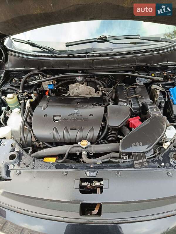 Внедорожник / Кроссовер Mitsubishi Outlander 2011 в Каменском