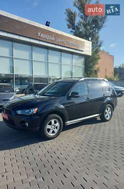 Внедорожник / Кроссовер Mitsubishi Outlander 2010 в 