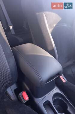 Внедорожник / Кроссовер Mitsubishi Outlander 2010 в 