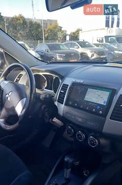 Внедорожник / Кроссовер Mitsubishi Outlander 2010 в 