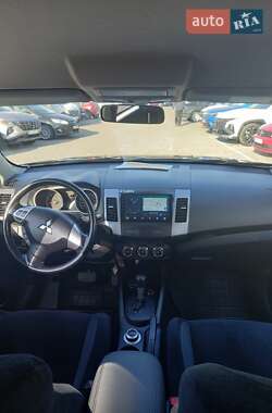 Внедорожник / Кроссовер Mitsubishi Outlander 2010 в 