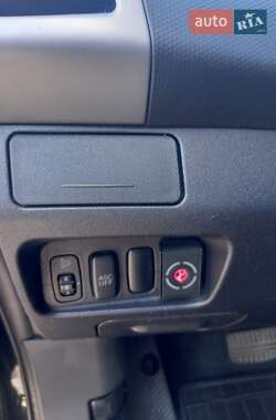 Внедорожник / Кроссовер Mitsubishi Outlander 2010 в 