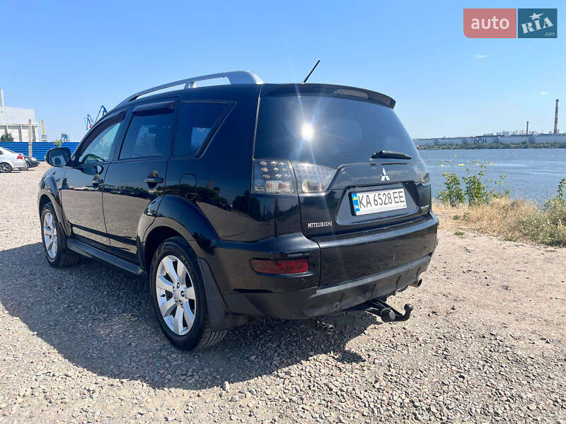 Внедорожник / Кроссовер Mitsubishi Outlander 2010 в Киеве