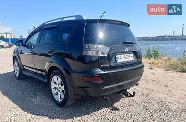 Внедорожник / Кроссовер Mitsubishi Outlander 2010 в 