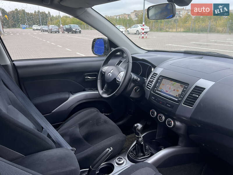 Внедорожник / Кроссовер Mitsubishi Outlander 2008 в Дубно
