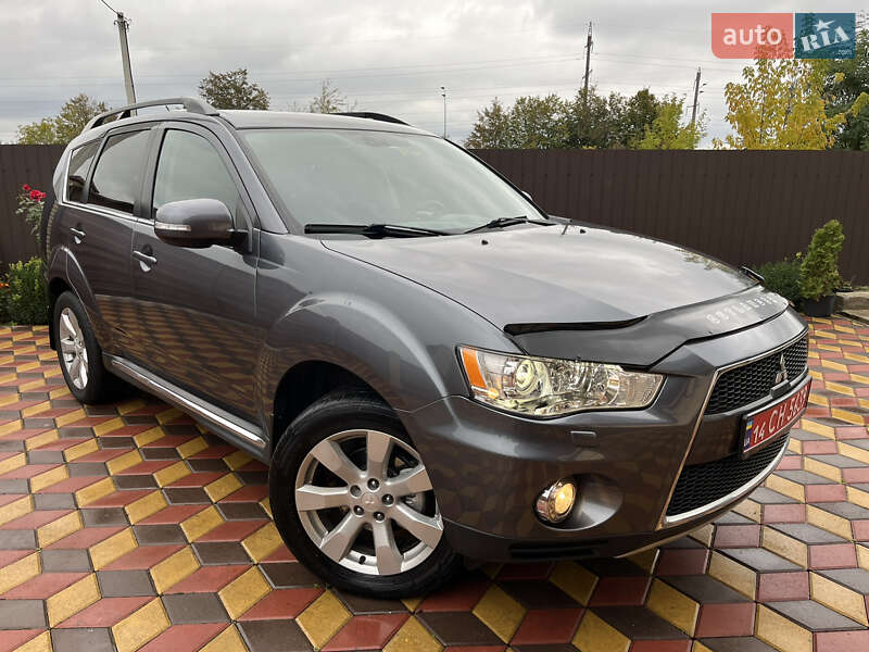 Внедорожник / Кроссовер Mitsubishi Outlander 2012 в 