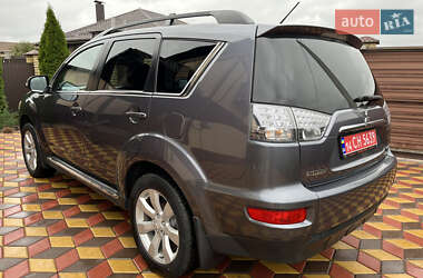Внедорожник / Кроссовер Mitsubishi Outlander 2012 в 