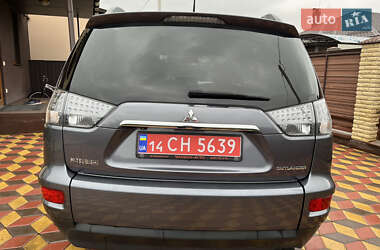 Внедорожник / Кроссовер Mitsubishi Outlander 2012 в 