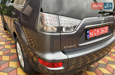 Внедорожник / Кроссовер Mitsubishi Outlander 2012 в 