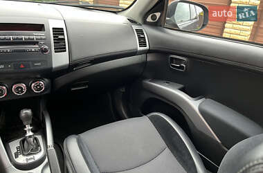 Внедорожник / Кроссовер Mitsubishi Outlander 2012 в 