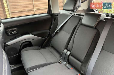 Внедорожник / Кроссовер Mitsubishi Outlander 2012 в 