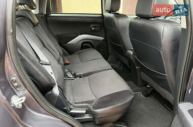 Внедорожник / Кроссовер Mitsubishi Outlander 2012 в 
