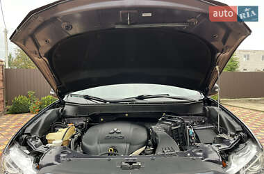 Внедорожник / Кроссовер Mitsubishi Outlander 2012 в 