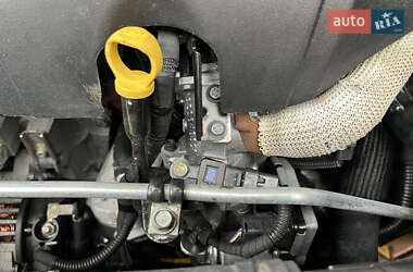 Внедорожник / Кроссовер Mitsubishi Outlander 2012 в 