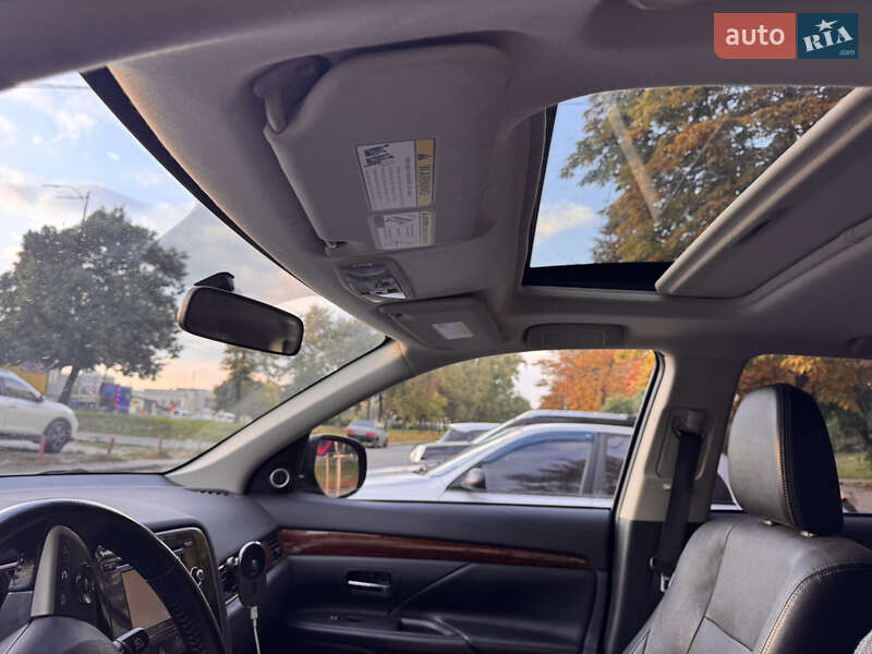 Позашляховик / Кросовер Mitsubishi Outlander 2014 в Києві