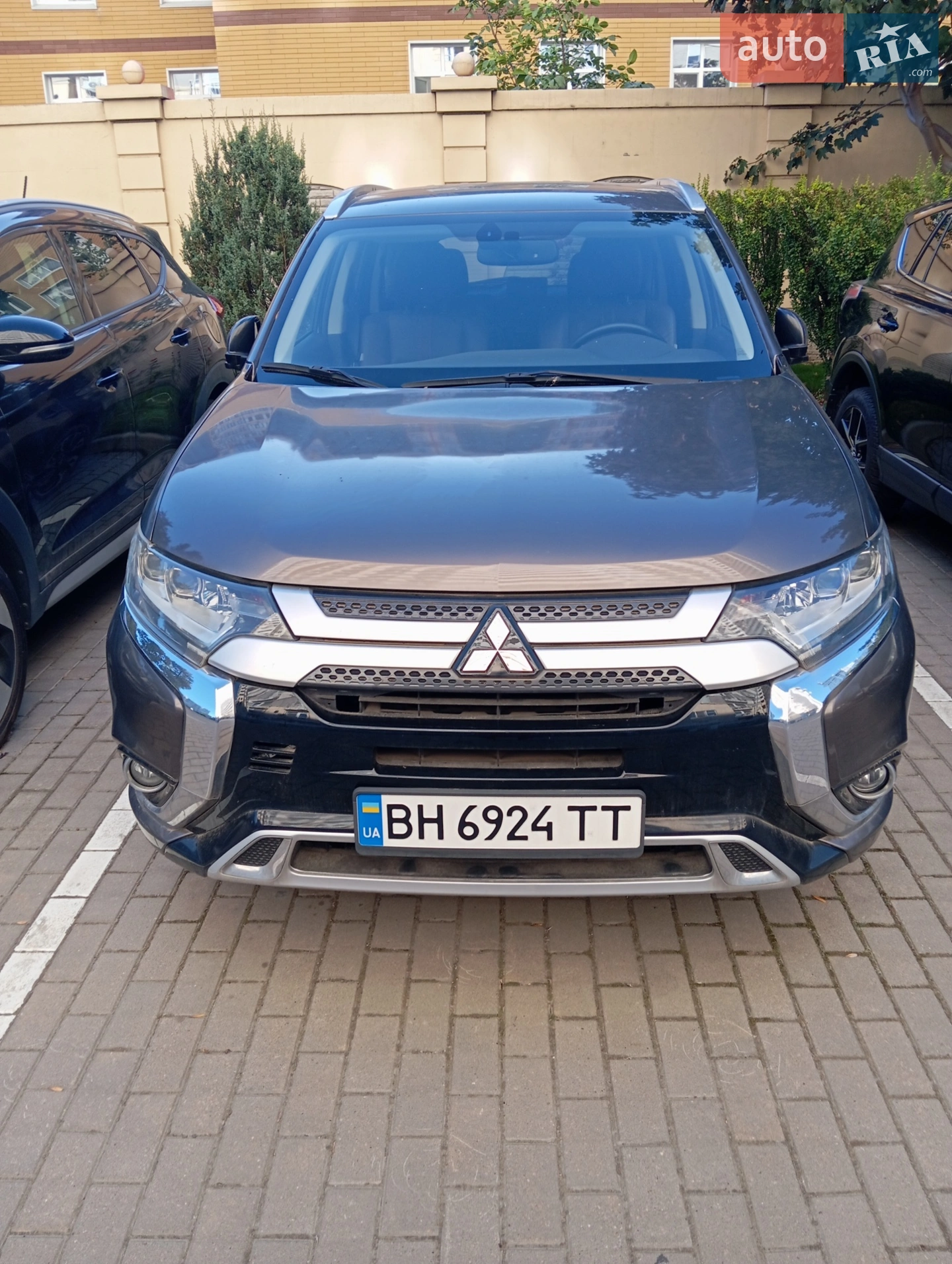 2017 Mitsubishi Outlander - фото 1