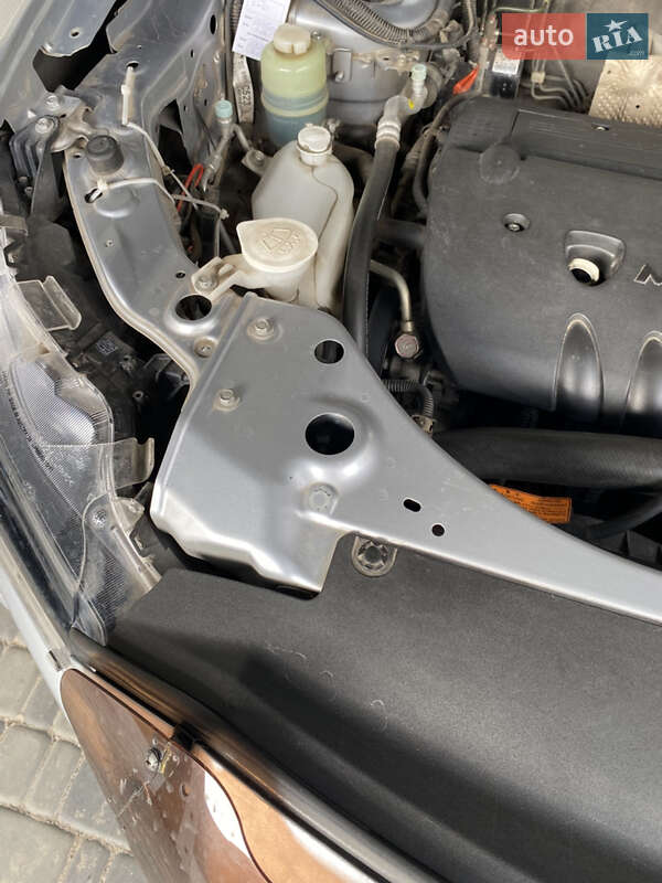 Mitsubishi Outlander 2012