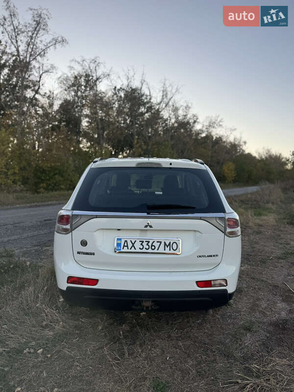 Позашляховик / Кросовер Mitsubishi Outlander 2013 в Валках