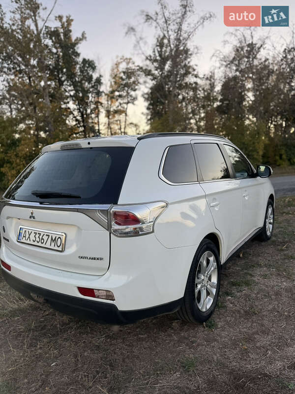 Позашляховик / Кросовер Mitsubishi Outlander 2013 в Валках