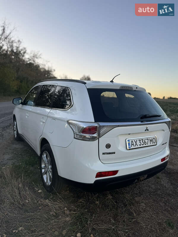 Позашляховик / Кросовер Mitsubishi Outlander 2013 в Валках