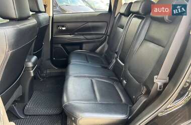Внедорожник / Кроссовер Mitsubishi Outlander 2013 в 