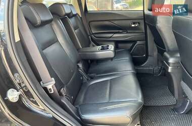 Внедорожник / Кроссовер Mitsubishi Outlander 2013 в 