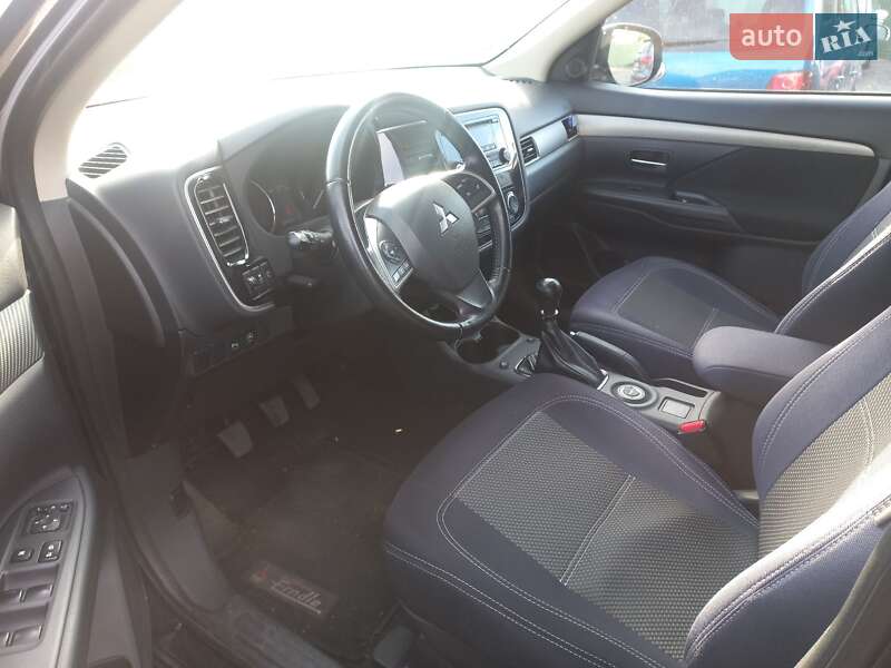 Внедорожник / Кроссовер Mitsubishi Outlander 2012 в Шептицькому