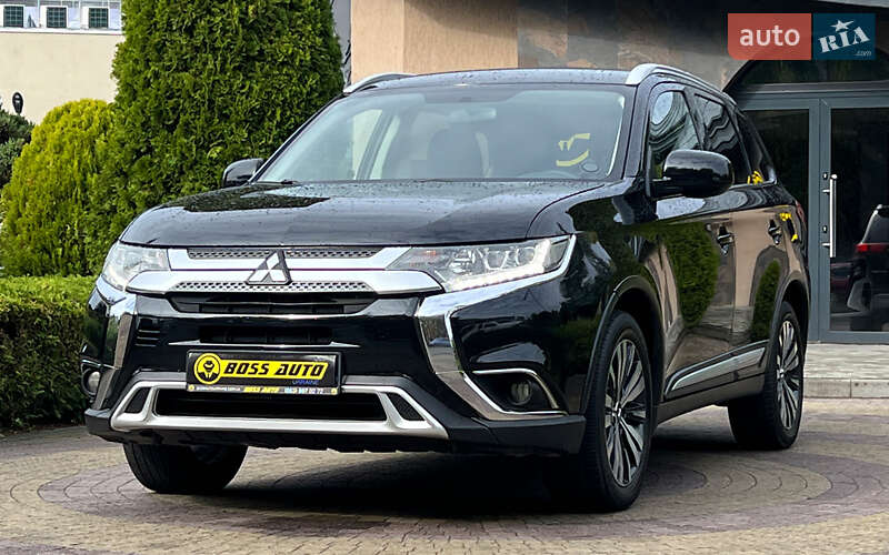 Позашляховик / Кросовер Mitsubishi Outlander 2019 в Львові фото 3 Позашляховик / Кросовер Mitsubishi Outlander 2019 в Львові