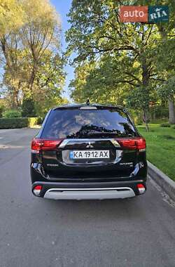 Внедорожник / Кроссовер Mitsubishi Outlander 2018 в 