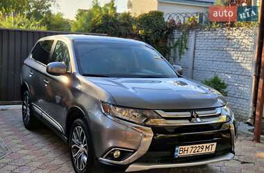 Внедорожник / Кроссовер Mitsubishi Outlander 2017 в Запорожье